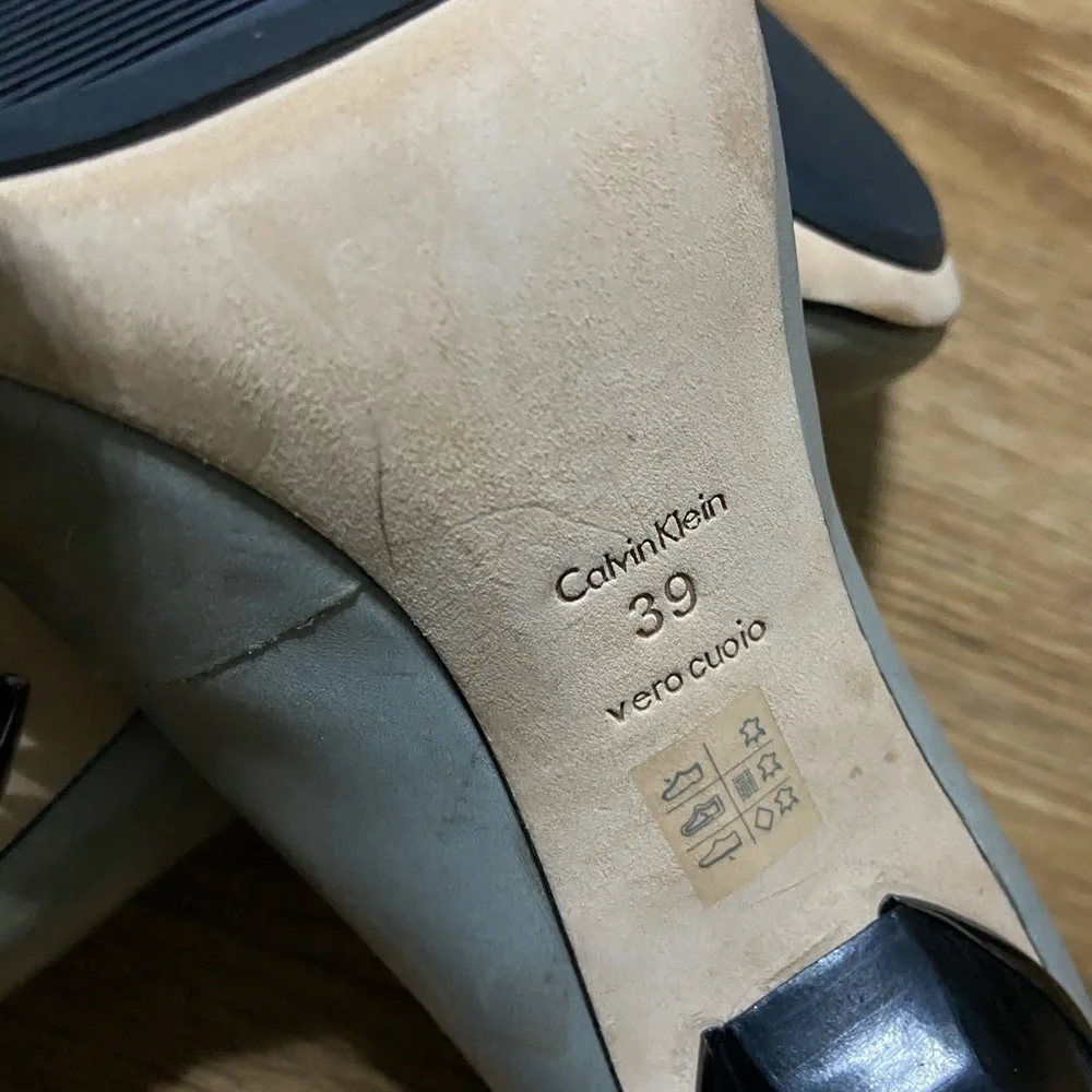 Calvin Klein Ramsay Distressed Grey Pumps
